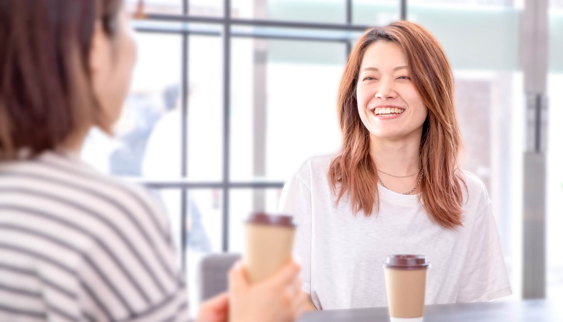 笑顔の女性社員