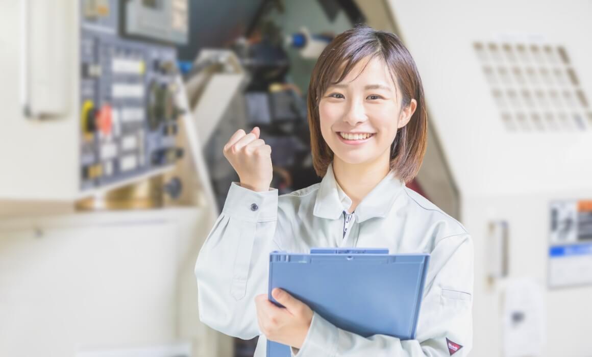 笑顔の女性社員