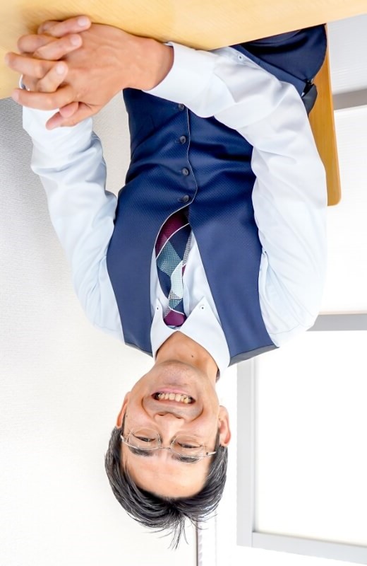 笑顔の男性社員